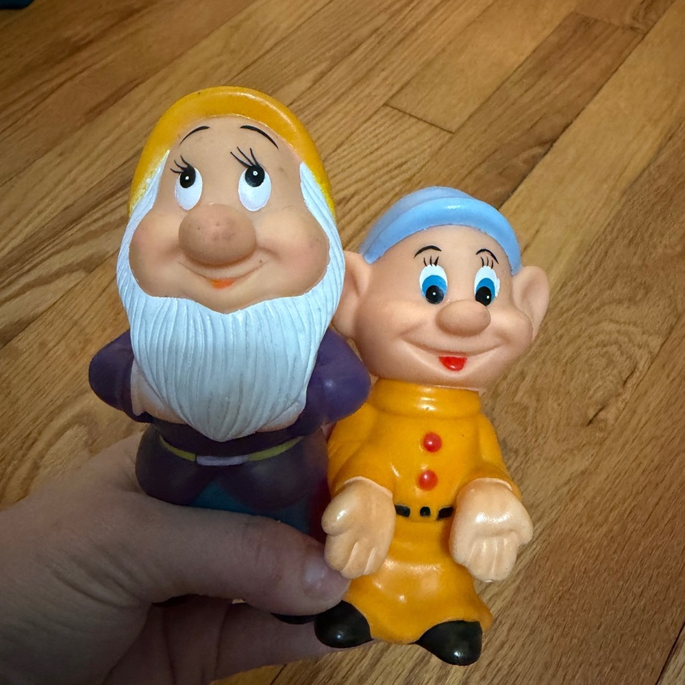 Vintage Colorful 7 Dwarf Figurine Set - Picture 6 of 7